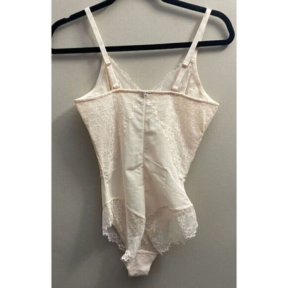 Pinsy Women's Sz 1X Whisper Pink Smoothing Lace Shapesuit Shapewear Bodysuit - Picture 2 of 4